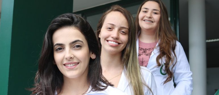 Acadêmicas da Univás participam de publicação da SBA